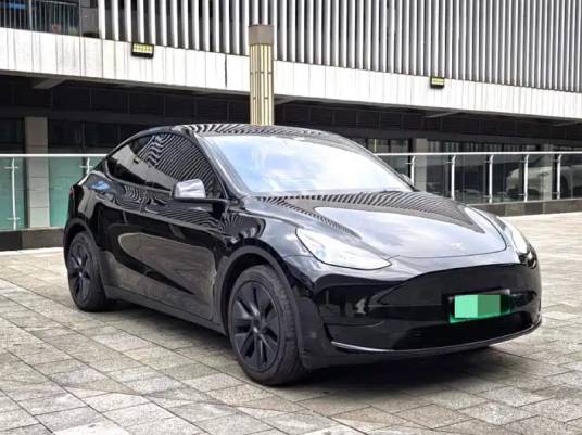 特斯拉Model Y 主视觉